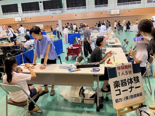健祥会学園祭にて楽器体感‼の様子