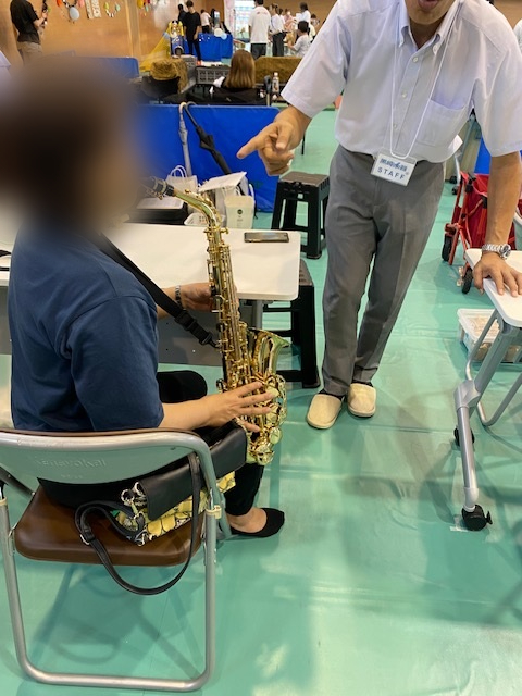 健祥会学園祭にて楽器体感‼の様子