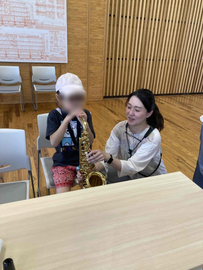 レインボーマルシェ ミニコンサート・楽器体験会の様子