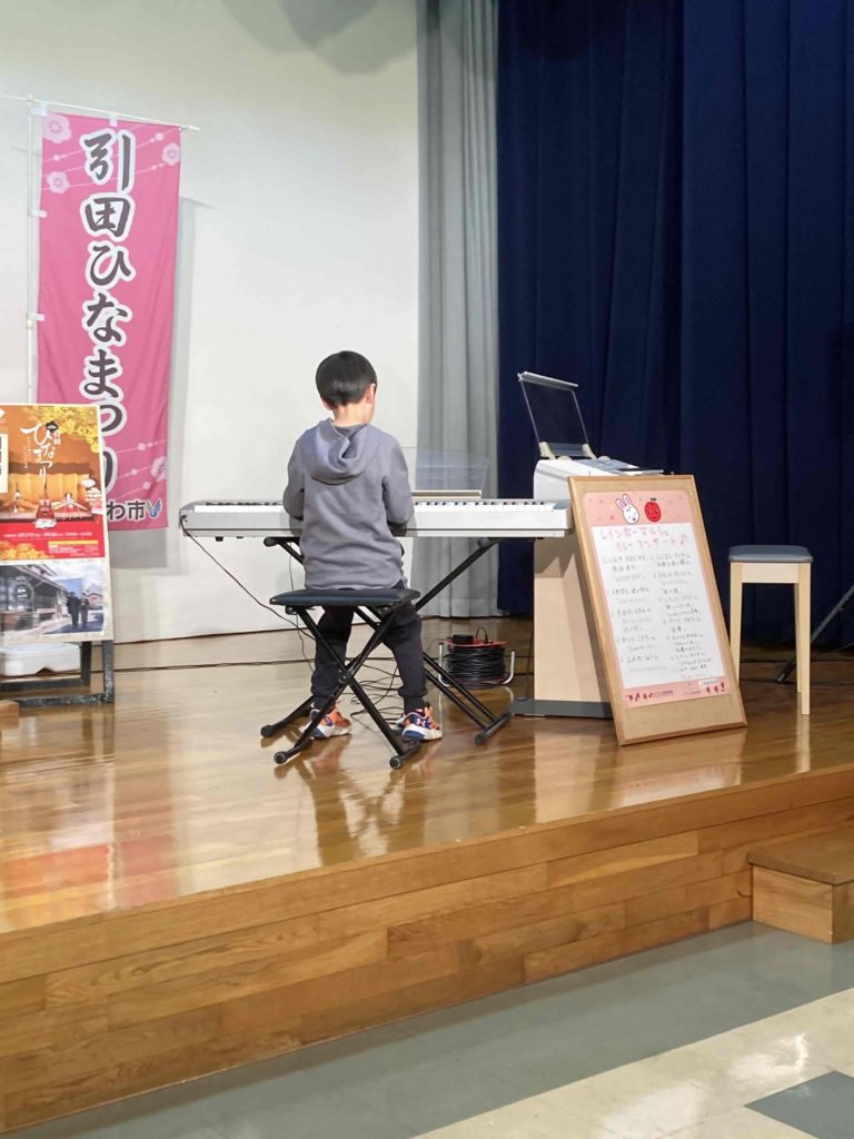 レインボーマルシェリレーコンサートの様子