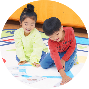 グループレッスンで活動する子どもたち