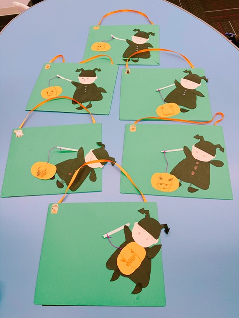 英語レッスンのハロウィンパーティーで制作したお菓子用の袋
