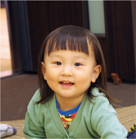 ワイヤーママ2026年10月号掲載・ヤマハ英語教室「2歳児 リズムポケット」に通う2歳のお子さま